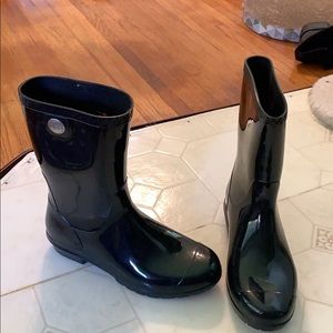 Size 9 Ugg rain boots